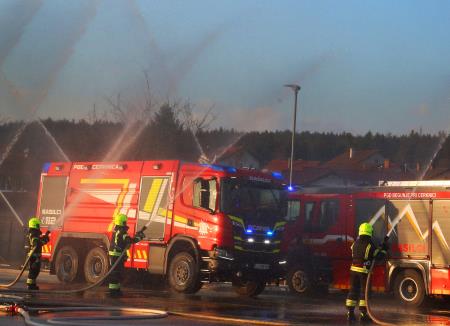 Prispetje nove avtocisterne PGD Cerknica 06 FOTO LJUBO VUKELIČ